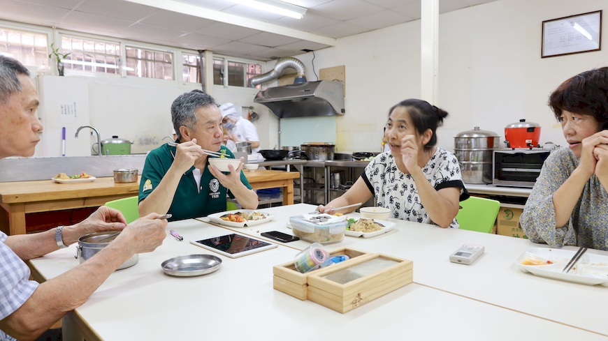 在站所共食，口味好、心情好，又能天南地北閒聊。共食。共煮。主婦聯盟大直站。