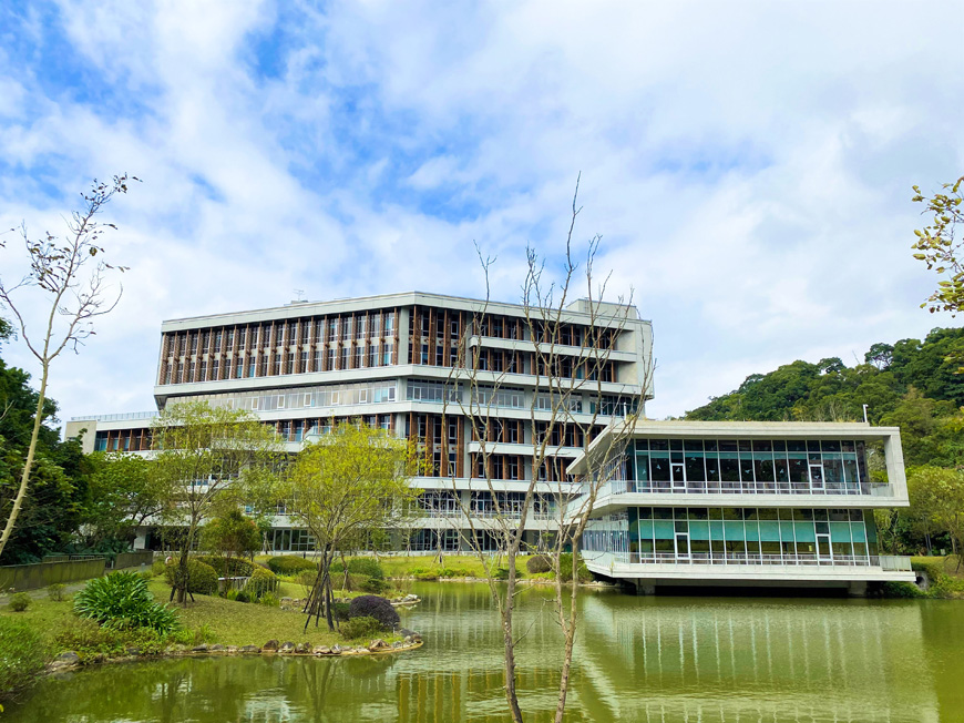 政大達賢圖書館