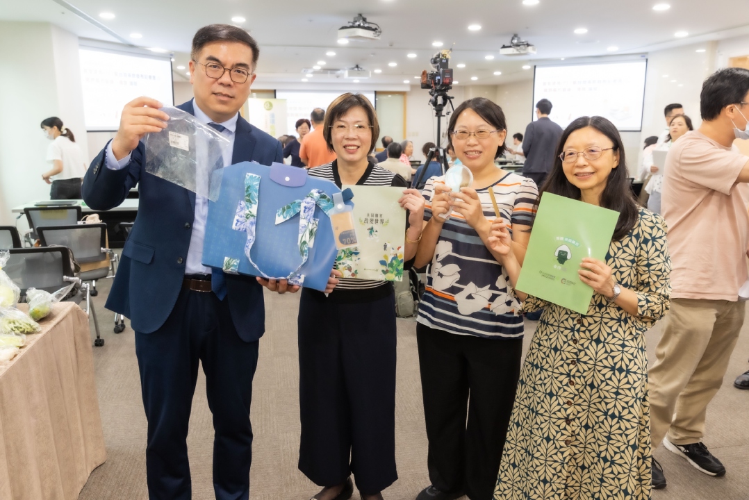 主婦聯盟合作社與部長分享社內循環減塑成果