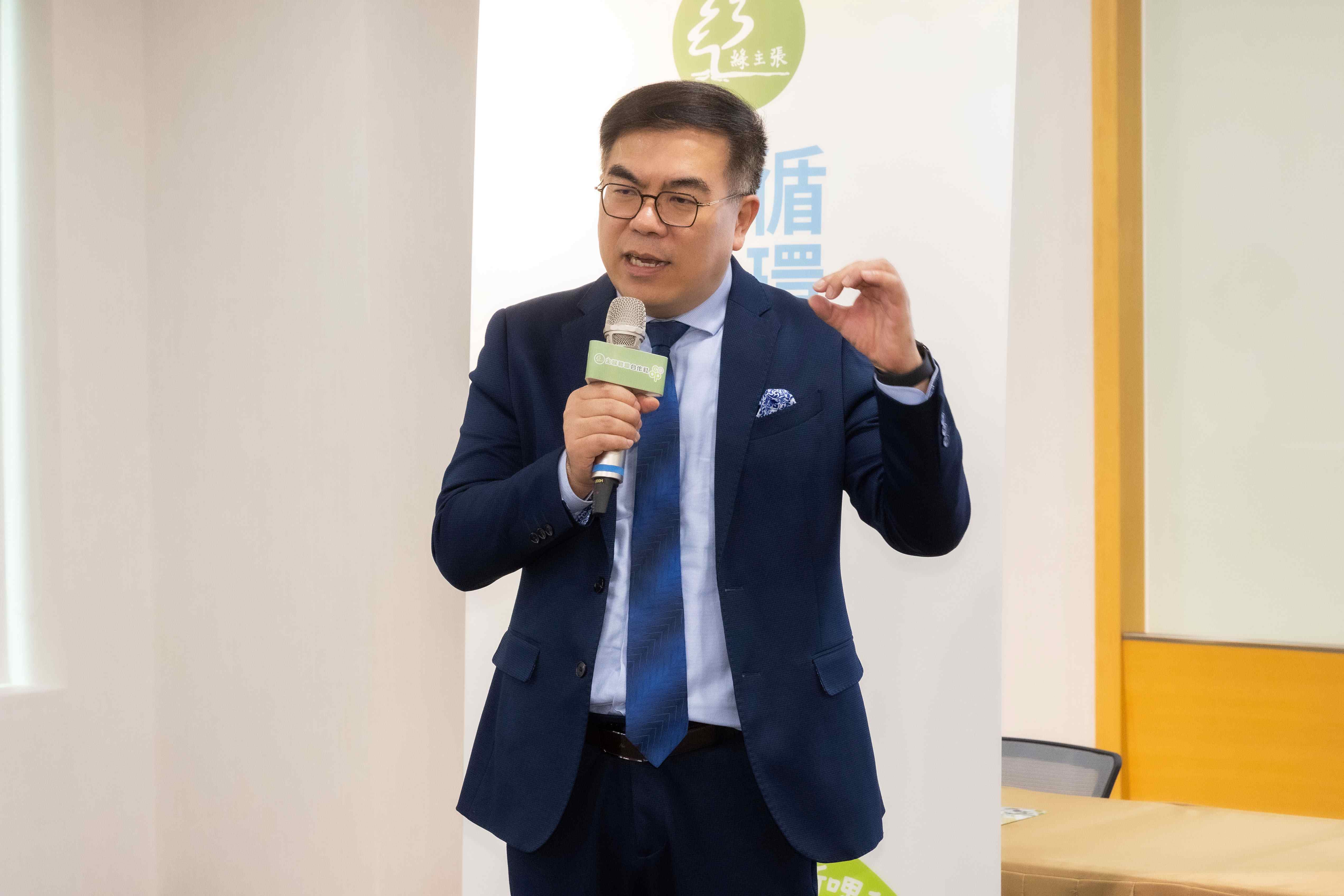 彭啟明部長出席台灣首支rPET茶飲發_政府步調仍需加速