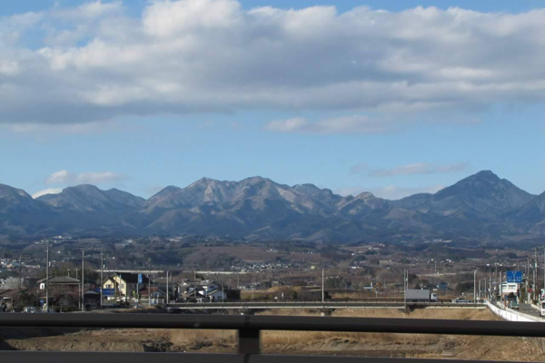 祐紀子一家於農曆年假期間回到日本所拍攝家鄉群馬縣的山(有著清晰的視野)-600
